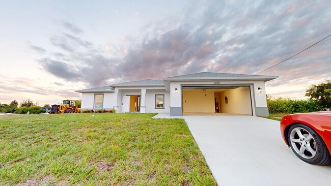 Building Photo - 2028 NE 6th Ave