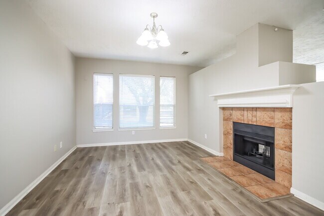 Photo - 16206 Hollow Rock Dr