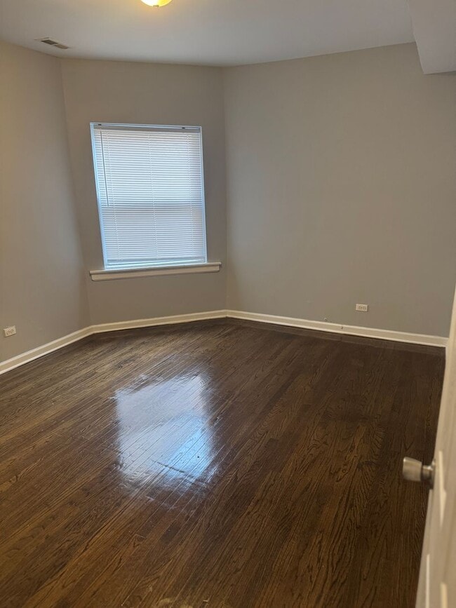 Photo - 8234 S Maryland Ave Unit 3