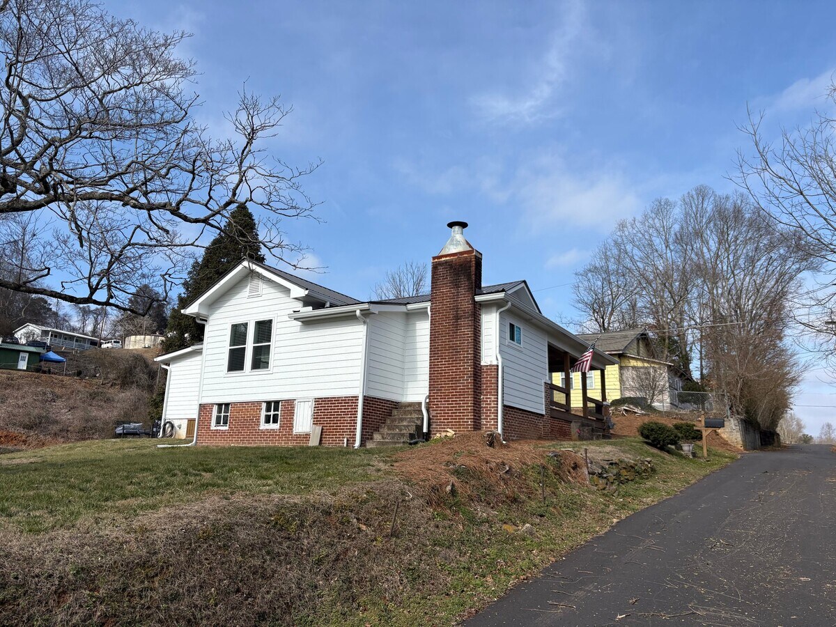 Photo - 160 Seminary Cir