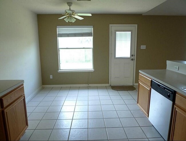 Photo - 9718 Cottage St