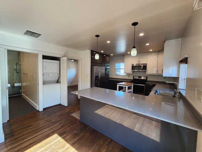 Building Photo - 6635 Irvine Ave Unit Irvine