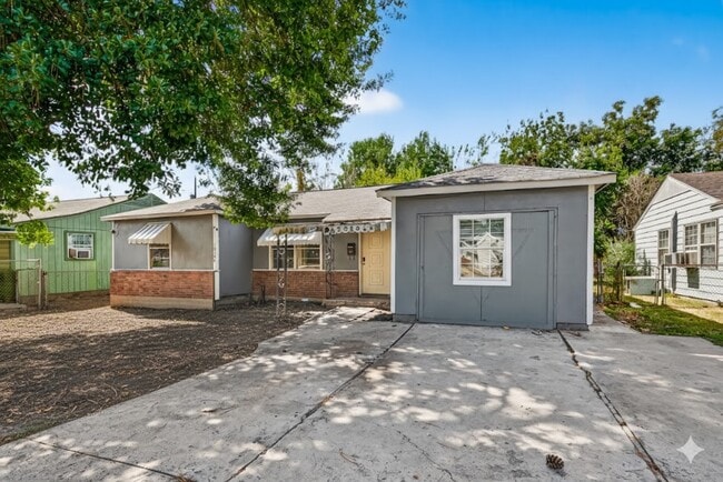 Building Photo - 10106 Sierra Dr