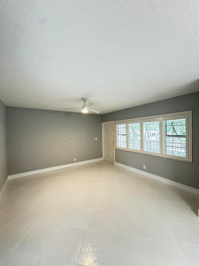 Photo - 100 Royal Palm Way Unidad 2070