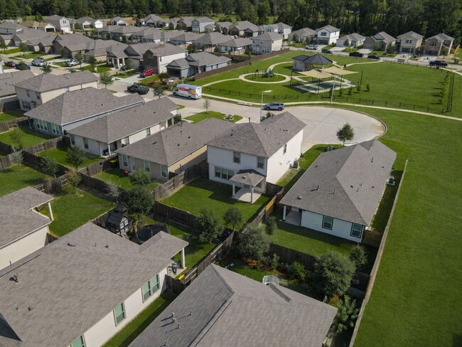 Photo - CUL-DE-SAC LIVING IN GRACE LANDING—JUST STEPS FROM THE PLAYGROUND & SPLASH PAD!