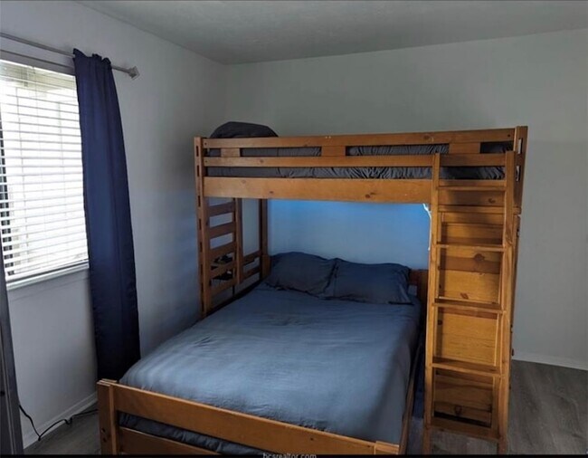 Photo - 1901 Holleman Dr W Unit 411