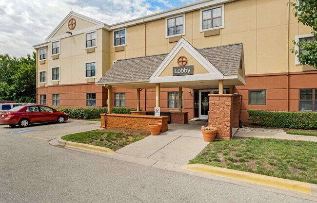 Furnished Studio-Chicago - Gurnee