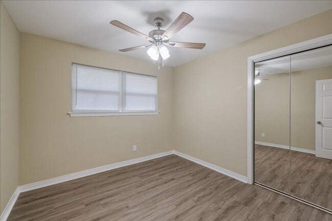 207 Iris Cir