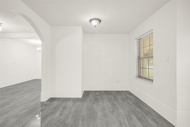 Photo - 506 Edgebrook Dr