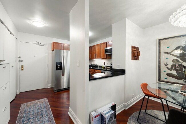 Photo - 222 E Pearson St Unidad 1005