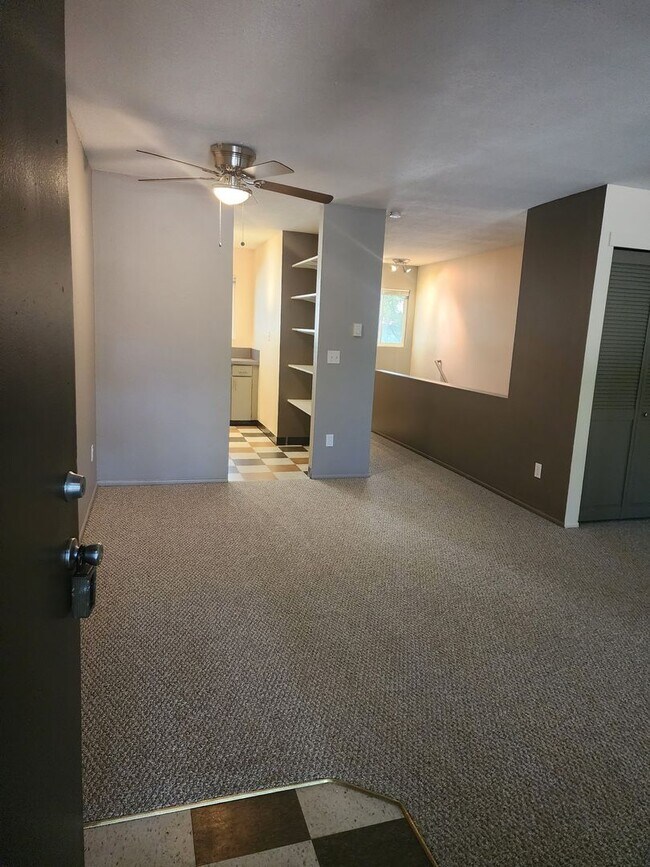 7002-7140 N. Alta St.