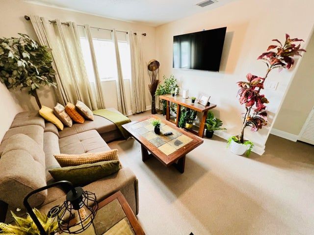 Photo - 441 NW 7th Terrace