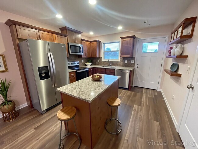 Photo - Luxury Lake Living Starts Here – Newer 2 Bed, 2 Bath House in Kimberling City- Year Round Vacatio...