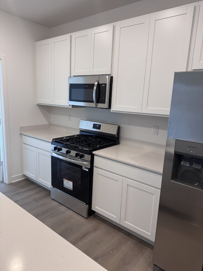 Photo - "Chic & Spacious 3-Bed Condo with Granite Elegance in Fishers!"