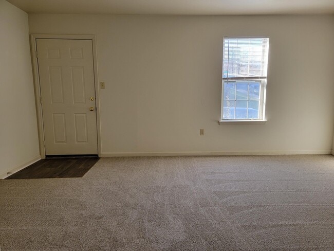 Photo - 94 Westpointe Ln