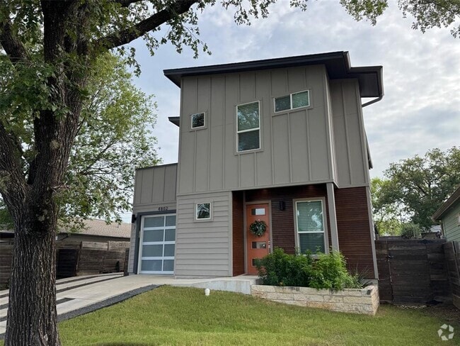 Building Photo - 4802 Santa Anna St Rental