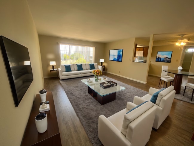 Sala de estar: prácticamente preparada (muebles no incluidos) - 268 West Verdugo