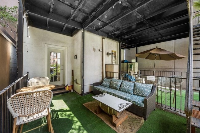 Photo - 107 Harrison St Townhome