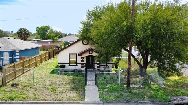 Photo - 22 W Chavez St