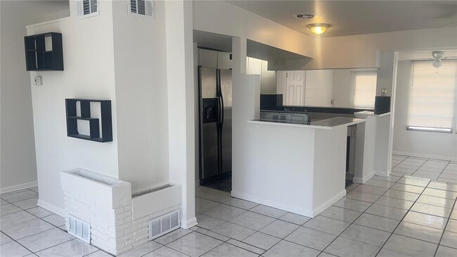 Photo - 110 14th Ave SW