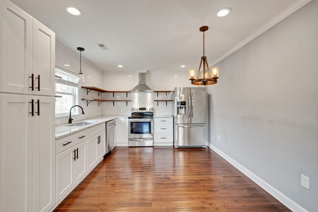 Photo - Beautiful bungalow in fabulous Durham location!