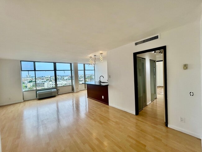 Photo - Spacious 2 Bedroom 1 Bath with Downtown View *$1000.00 Off First Month's Rent Move In Special!*