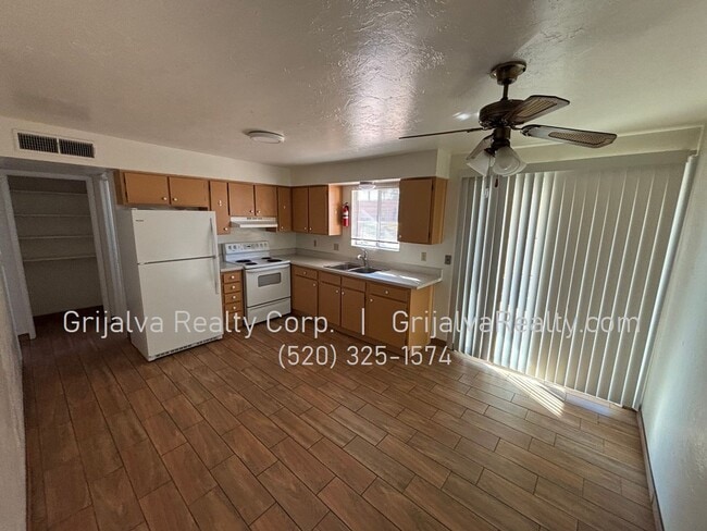 Photo - 3 Bed, 2 Bath Townhouse for Rent on the East Side (Escalante/Kolb)