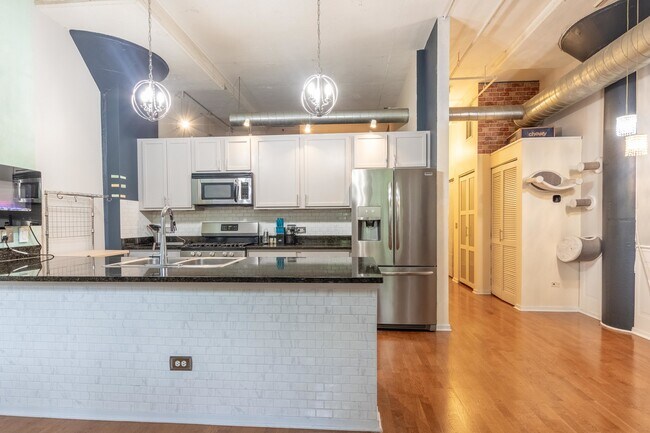 Photo - 2323 W Pershing Rd Unit 225