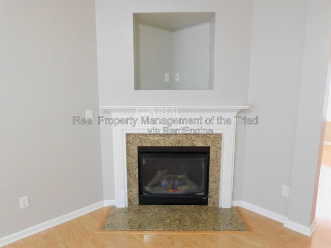 Photo - 8 Rockport Ct