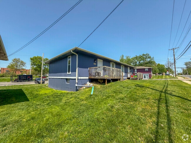 Building Photo - 1007 W Ash St Rental