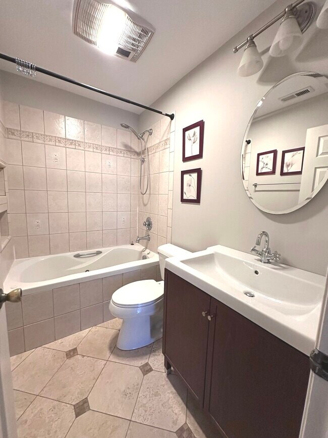 Photo - 1581 Quaker Ln