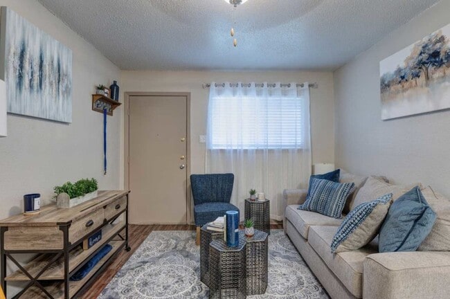 Photo - Villa West Apartments