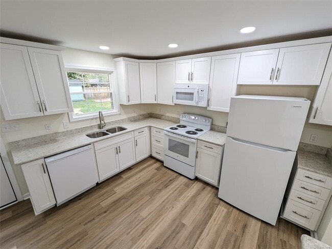 Photo - 118 Nelson Dr