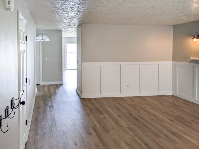 Photo - 5500 Doogan Ct SE