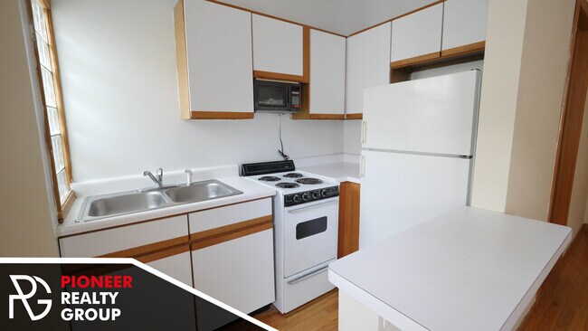 Photo - 634 W Barry Ave