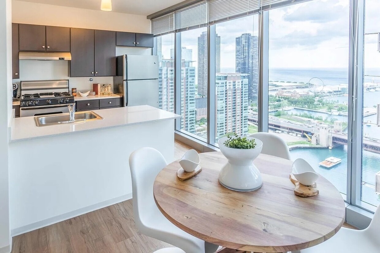 Photo - 323 E Wacker Dr (Chicago, IL)