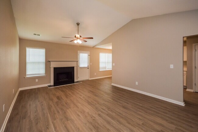 Photo - 150 Creek Way