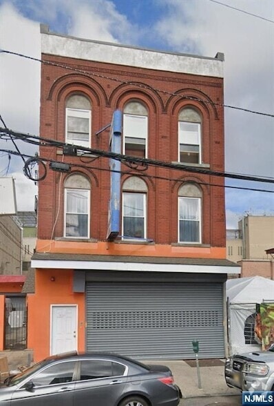 Building Photo - 351 Grand St Unit 2nd floor Rental