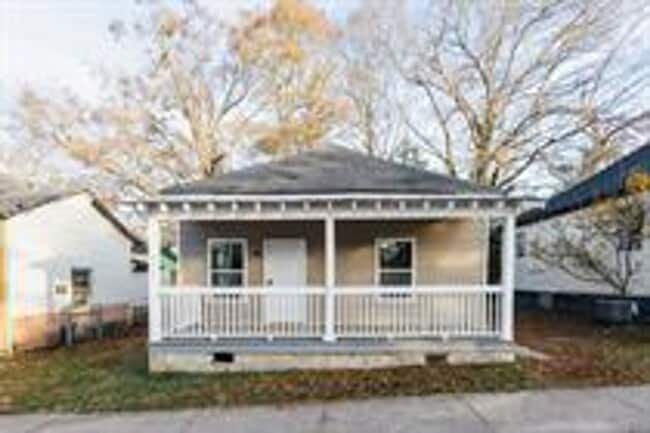 Building Photo - 211 W Cherry St