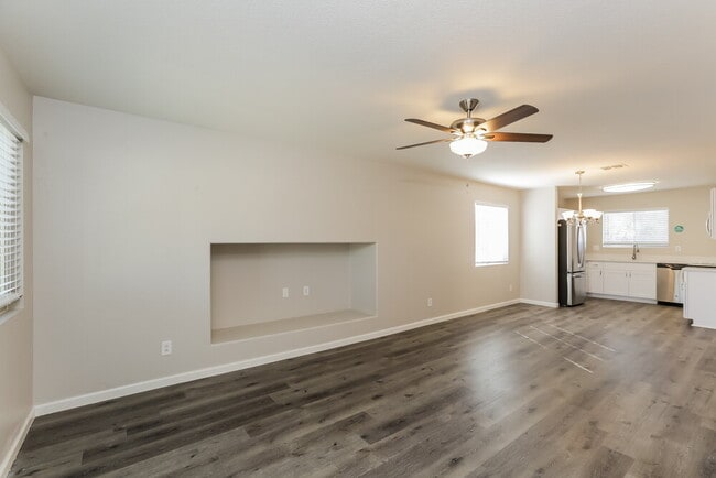 Photo - 1074 E Silversmith Trail