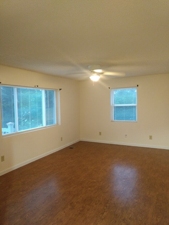 Photo - 2690 20th St NE