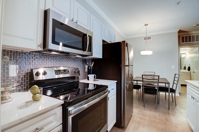Photo - 13460 Lyndhurst St Unidad 1011