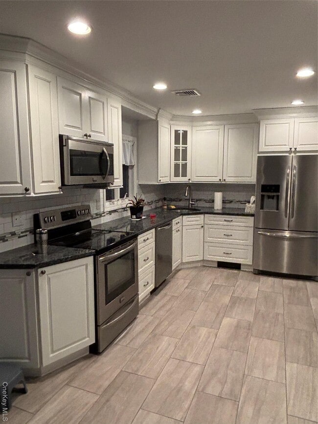 Photo - 2090 Beech St