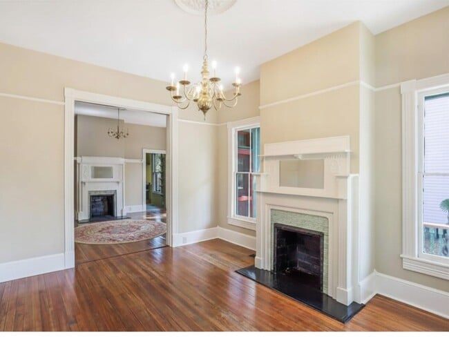 Photo - 212 W 40th St