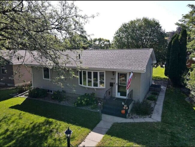 Beautiful 4 Bed 2 Bath - Beautiful 4 Bed 2 Bath House