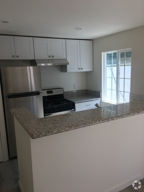Building Photo - 19155 Oxnard St Rental