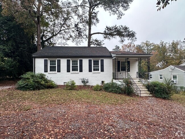 Building Photo - Charming Studio Apartment Close to the Mas...