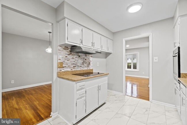 Photo - 1110 Chiswell Ln