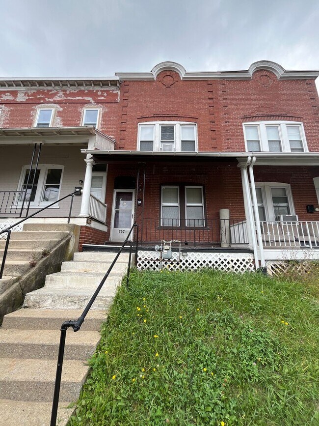 Building Photo - 852 N Penn St Unit 1 Rental