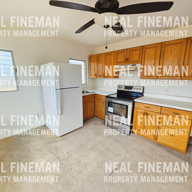 Building Photo - 1 Bed 1 Bath, No parking. Tenant pay all U... Unit 3 Rental